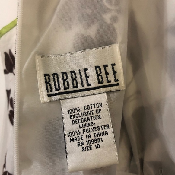 Unique design with empire waist - Picture 6 of 6